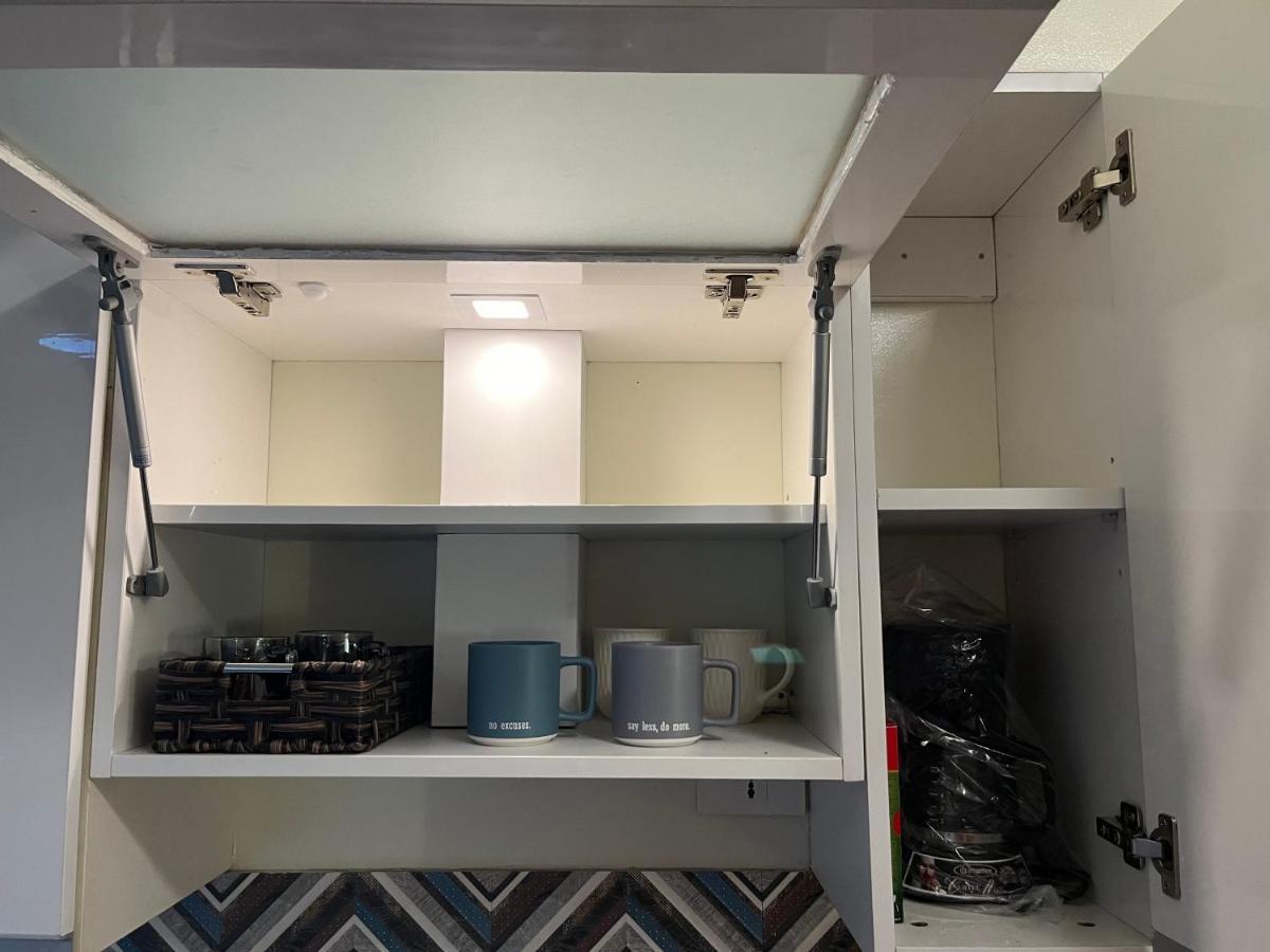 Aesthetic Functional Minimalist Space Sunvida Tower Sv1716 Cebu Luaran gambar