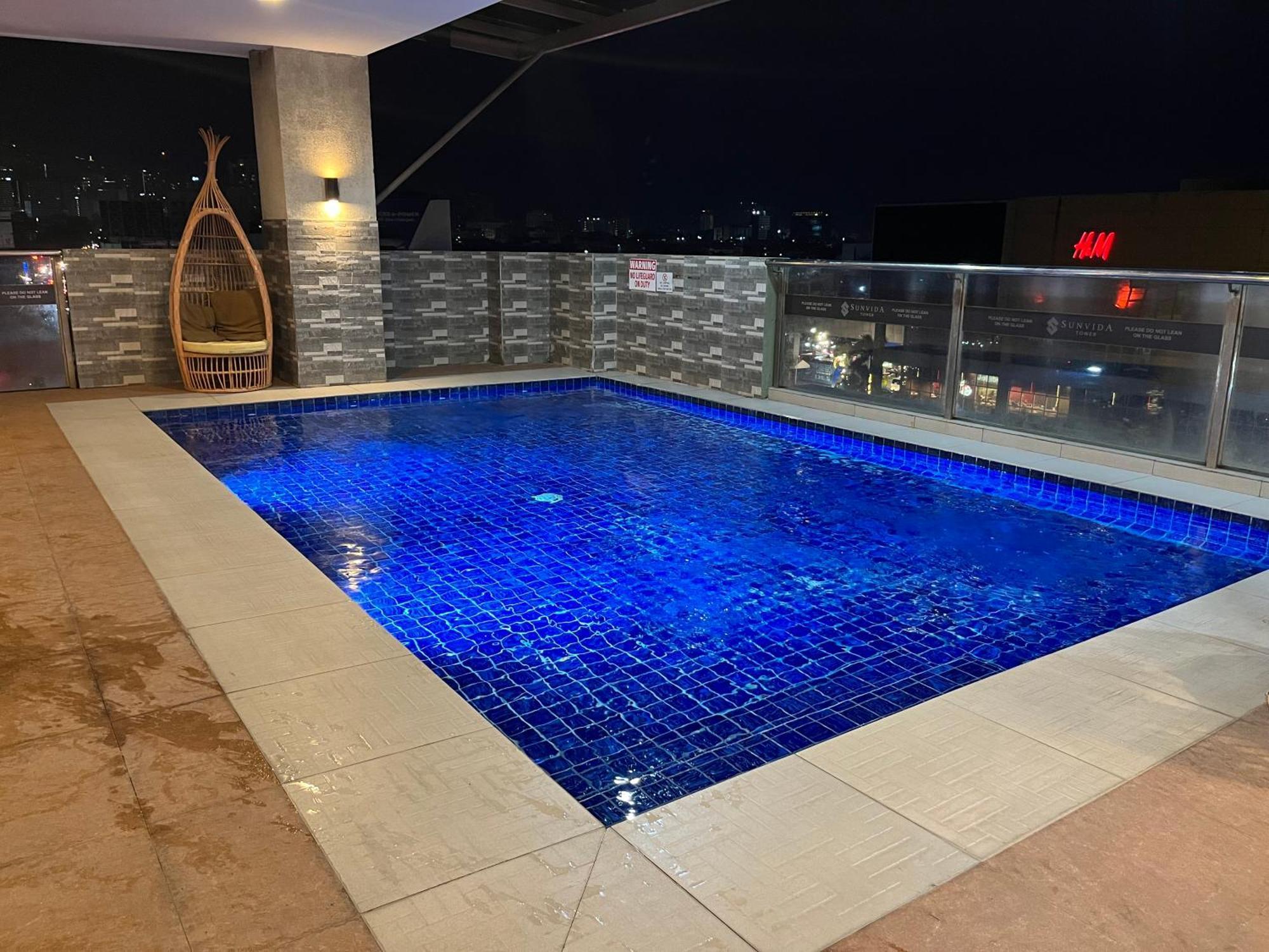 Aesthetic Functional Minimalist Space Sunvida Tower Sv1716 Cebu Luaran gambar