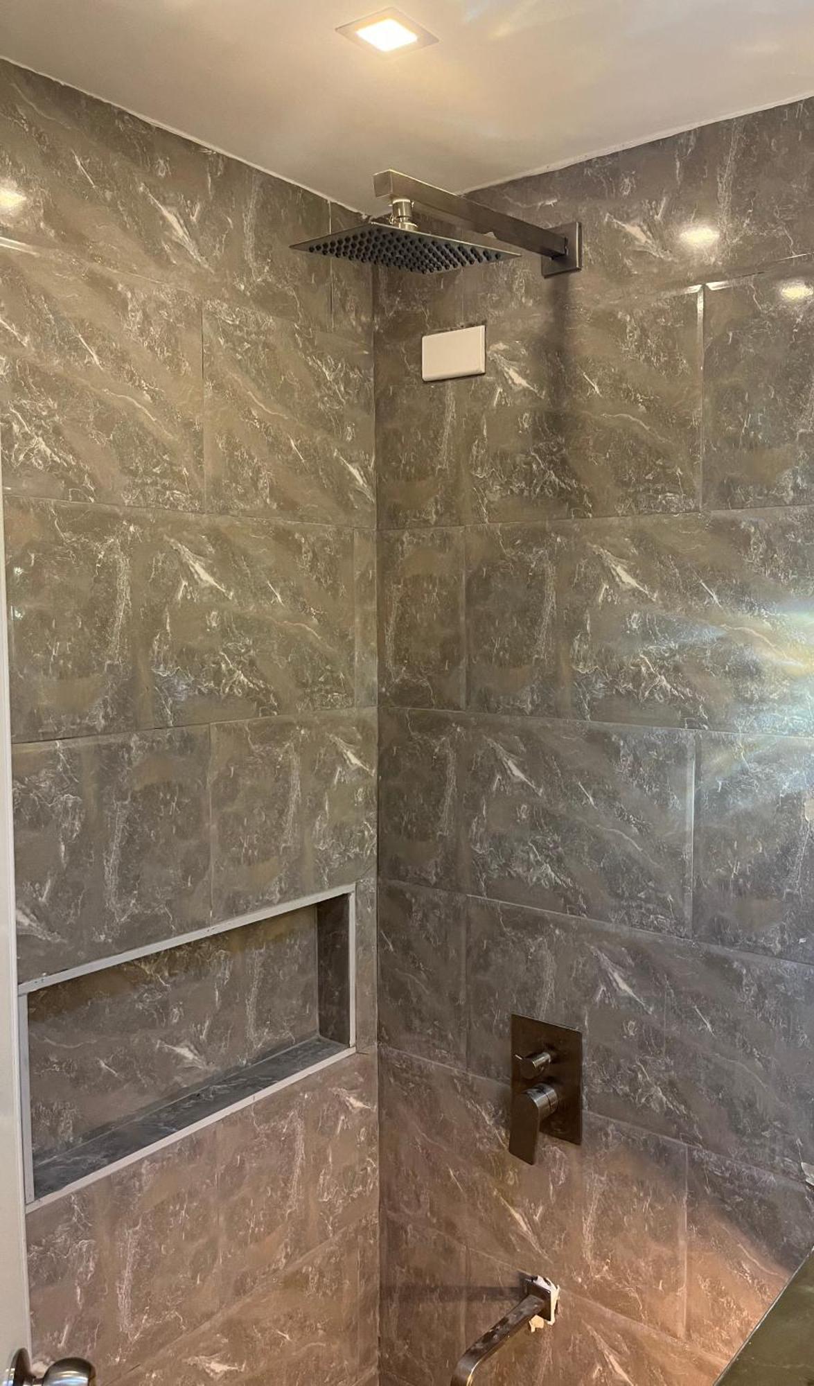 Aesthetic Functional Minimalist Space Sunvida Tower Sv1716 Cebu Luaran gambar